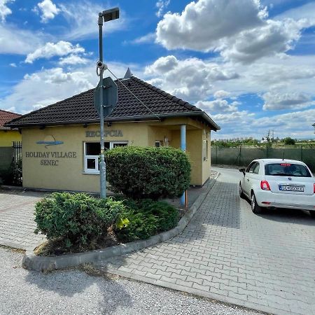 Holiday Village Сенец Экстерьер фото