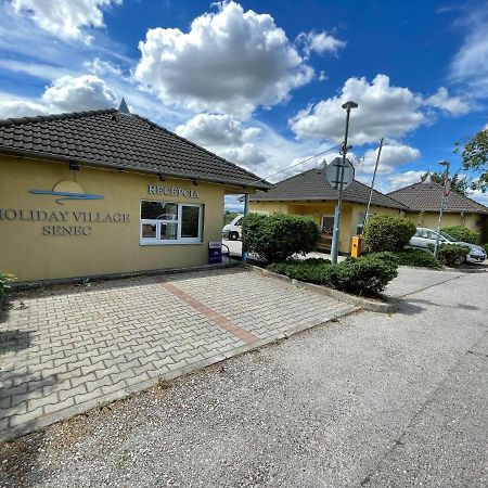 Holiday Village Сенец Экстерьер фото
