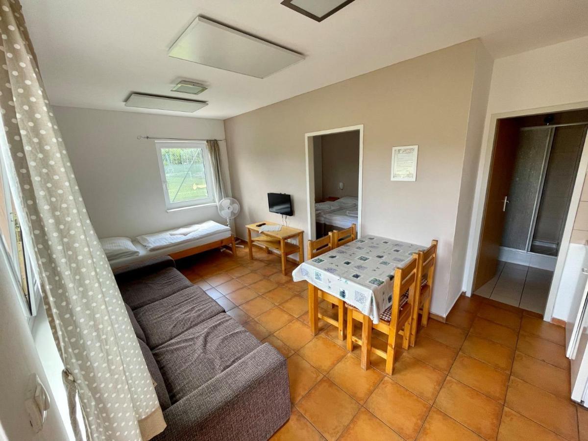 Holiday Village Сенец Экстерьер фото
