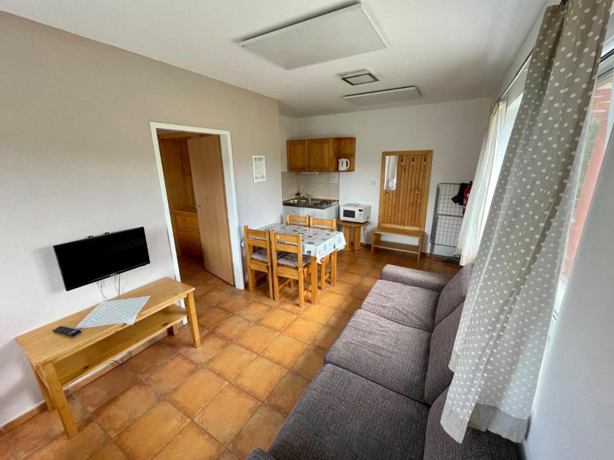 Holiday Village Сенец Экстерьер фото