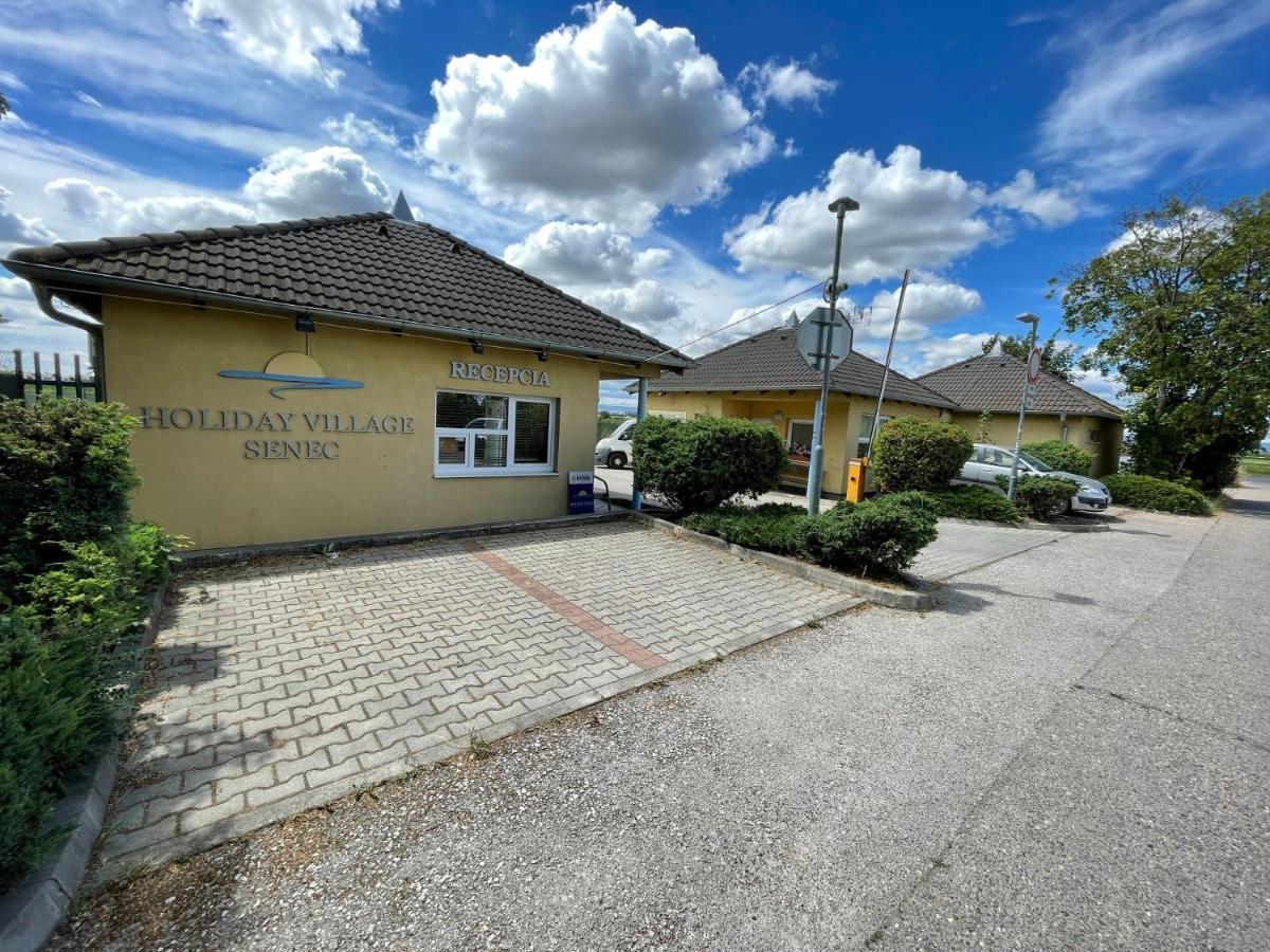 Holiday Village Сенец Экстерьер фото