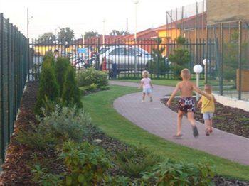Holiday Village Сенец Экстерьер фото