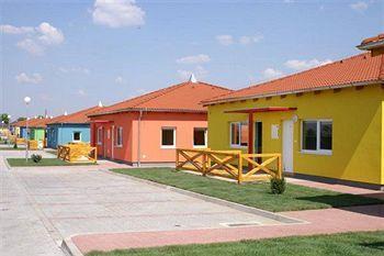 Holiday Village Сенец Экстерьер фото